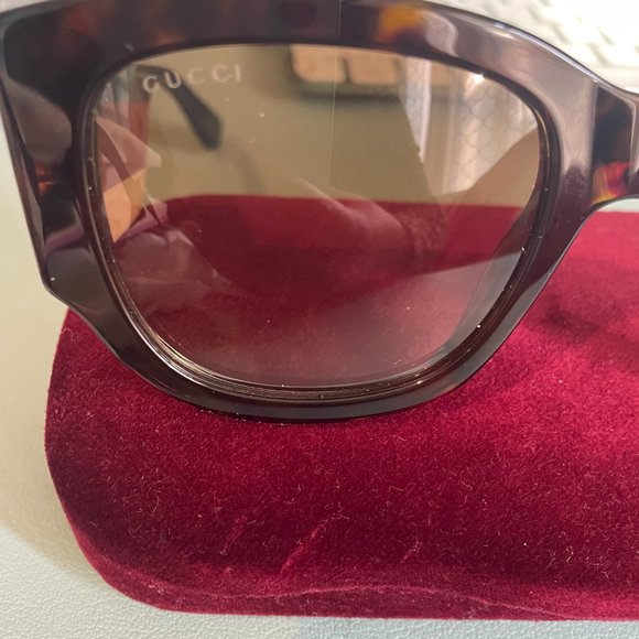Gucci Red White & Blue Striped Sunglasses (Authentic)